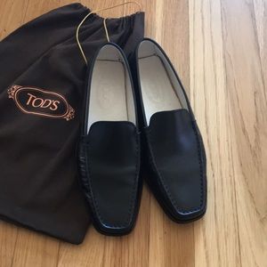 Women’s tod’s black loafer